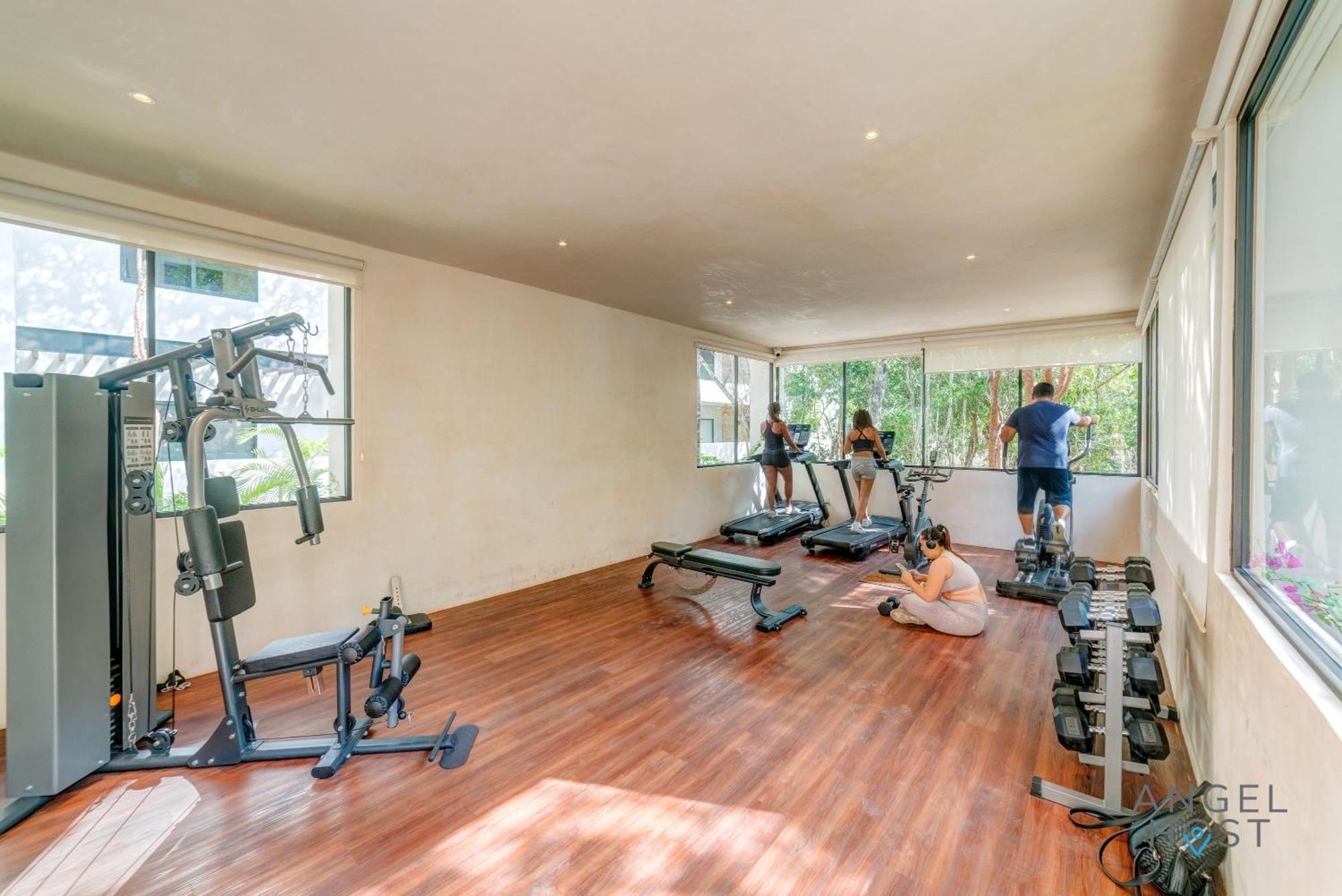 Tranquil Onsite Pool Gym And Playground *