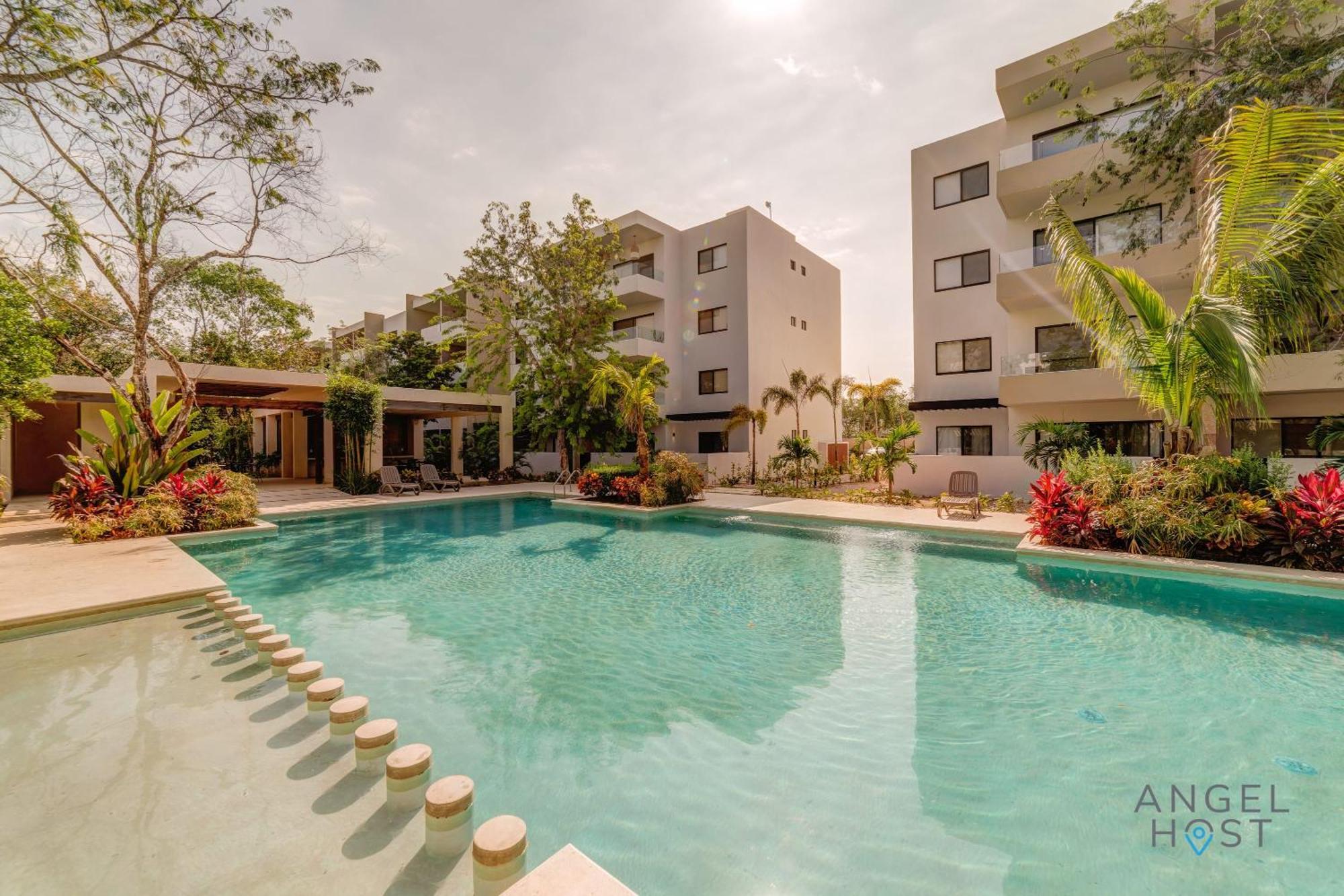Tranquil Onsite Pool Gym And Playground *